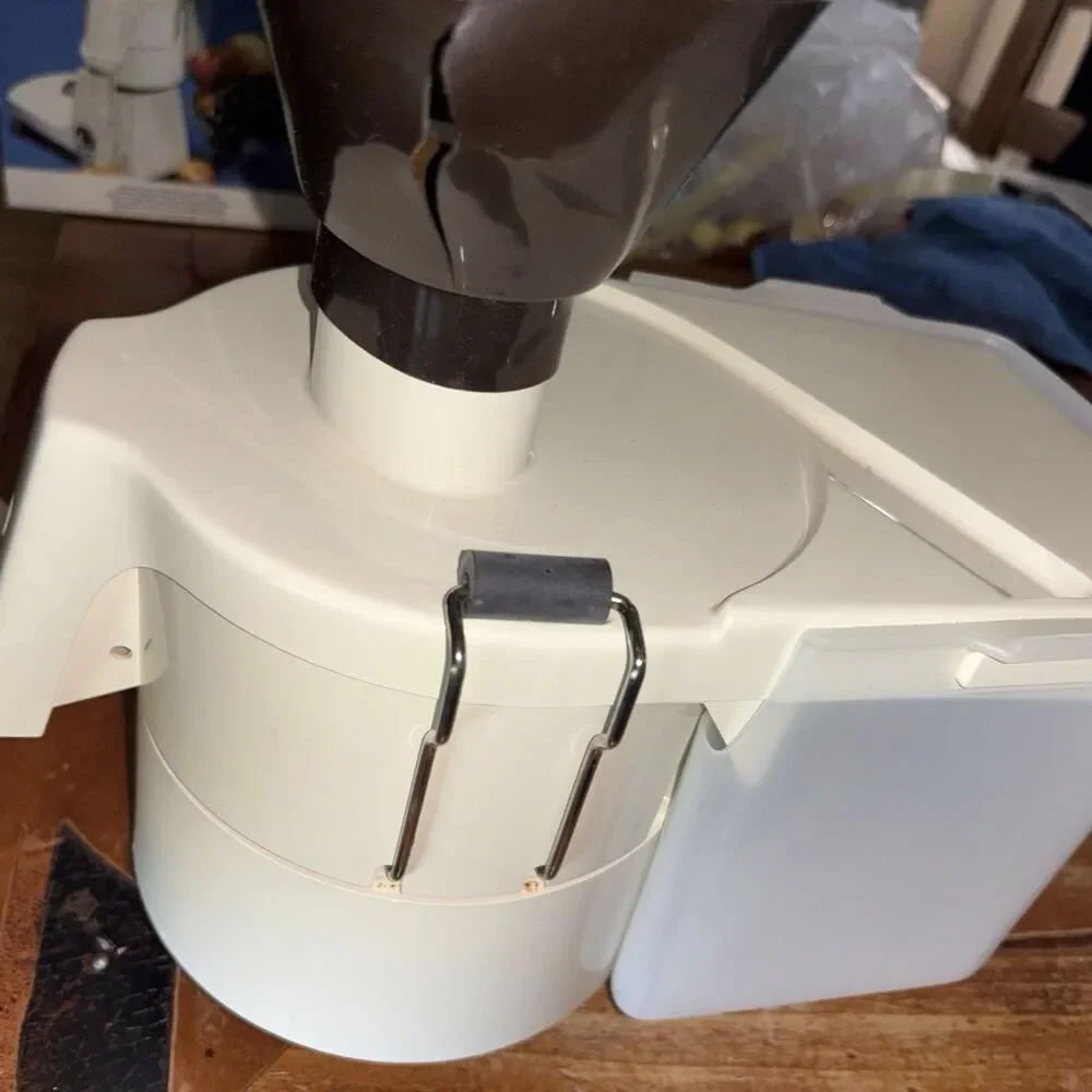 Bosch Centrifugal Juice Extractor Attachment Only for UM3 Universal Mixer Juicer
